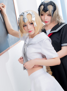 百合向姐妹花圣女黑白贞德Cosplay丝袜美女写真图片