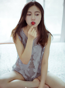 果团网樱桃少女小吊带蕾丝睡衣小清新美女治愈系写真图片